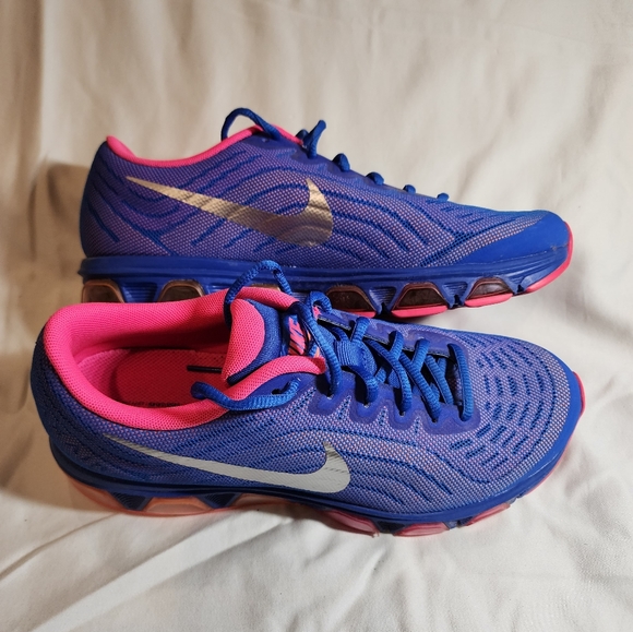 Nike Shoes - Nike sneakers